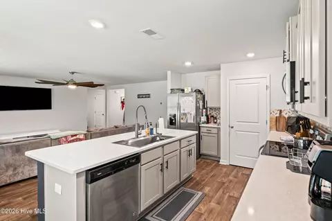 Kitchen - 19 Evian Ct, Hampstead, NC 28443 photo 3 of 3