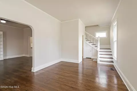 Living - 319 E Main St, Washington, NC 27889 photo 2 of 4