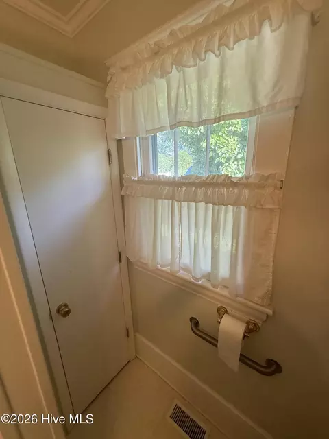 Bath - 136 Maple St, Brunswick, NC 28424 photo 2 of 3