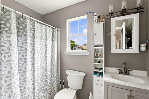 Bath - 215 S Ginger Dr, Hubert, NC 28539 photo 1 of 2
