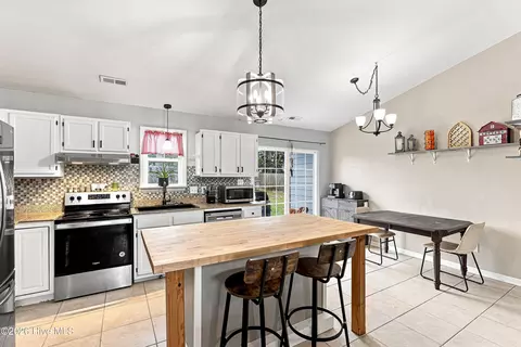 Kitchen - 215 S Ginger Dr, Hubert, NC 28539 photo 2 of 4