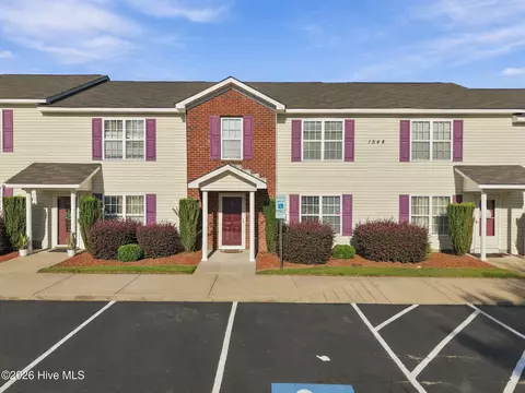1548 Manning Forest Dr #M5, Greenville, NC 27834