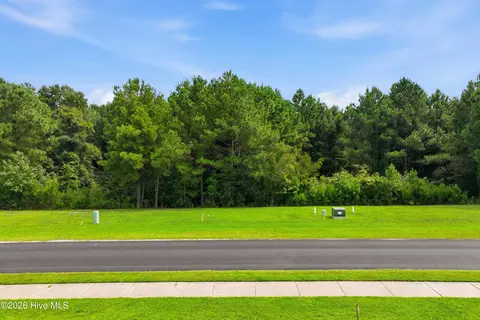 326 Spicer Lake Dr, Holly Ridge, NC 28445