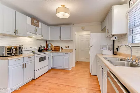 Kitchen - 4594 Ashbrook Ct, Martinez, GA 30907 photo 2 of 6