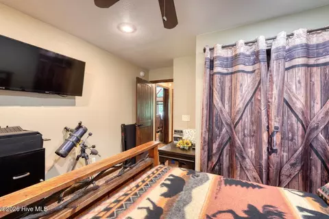 Bedroom - 2592 Caney Creek Rd, Murphy, NC 28906 photo 4 of 7