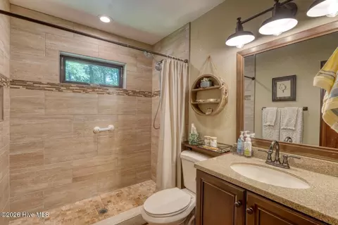 Bath - 2592 Caney Creek Rd, Murphy, NC 28906 photo 1 of 3