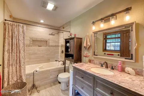 Bath - 2592 Caney Creek Rd, Murphy, NC 28906 photo 2 of 3