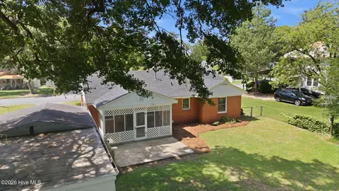 Exterior - 614 E 6th St, Washington, NC 27889 photo 2 of 10