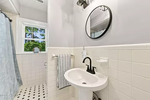 Bath - 614 E 6th St, Washington, NC 27889 photo 1 of 3