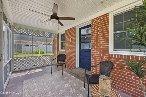 Exterior - 614 E 6th St, Washington, NC 27889 photo 4 of 10