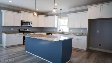 Kitchen - 279 E Ivybridge Dr, Hubert, NC 28539 photo 1 of 3