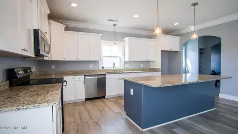 Kitchen - 279 E Ivybridge Dr, Hubert, NC 28539 photo 3 of 3