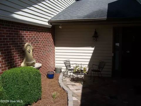 Exterior - 110 Mallard Ln, Pinehurst, NC 28374 photo 3 of 8