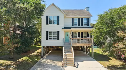 8 Maritime Dr, Surf City, NC 28445