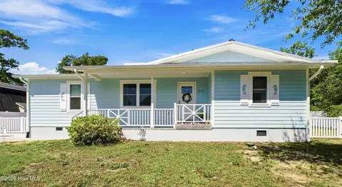 217 NE 38th St, Oak Island, NC 28465