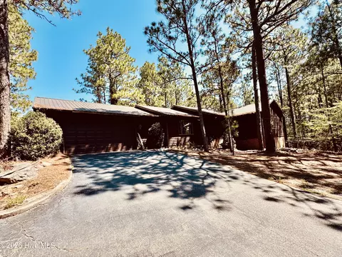 109 Berwick Ave, Seven Lakes, NC 27376