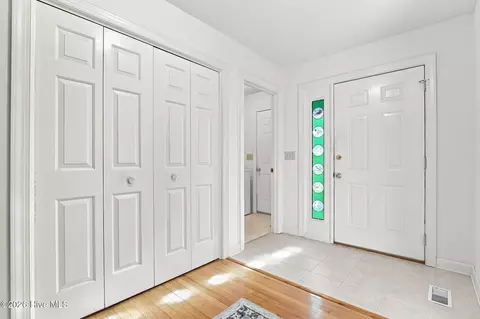 Entry Way - 2302 Wentworth Cir, Pinehurst, NC 28374 photo 2 of 4