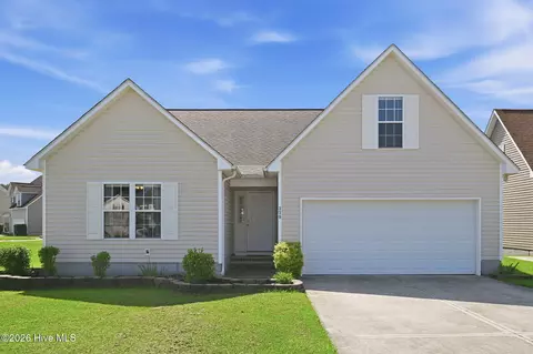 330 Providence Dr, Jacksonville, NC 28546