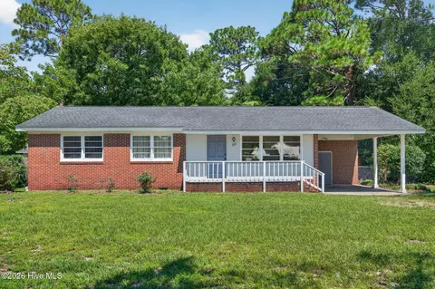 233 Long Leaf Acres Dr, Wilmington, NC 28405