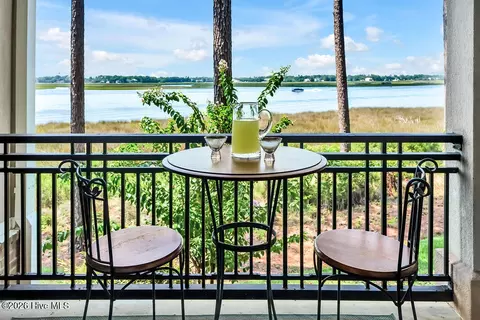 2100 Marsh Grove Ln UNIT 2105, Southport, NC 28461