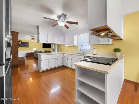Kitchen - 111 Maple St, Teachey, NC 28464 photo 3 of 4