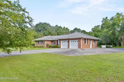 Exterior - 111 Maple St, Teachey, NC 28464 photo 1 of 6