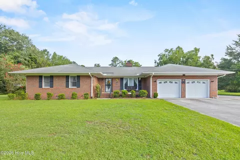 111 Maple St, Teachey, NC 28464