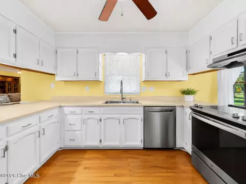 Kitchen - 111 Maple St, Teachey, NC 28464 photo 1 of 4