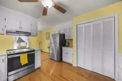 Kitchen - 111 Maple St, Teachey, NC 28464 photo 4 of 4