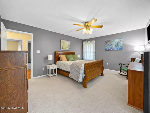Bedroom - 111 Maple St, Teachey, NC 28464 photo 4 of 6