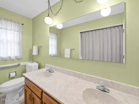 Bath - 111 Maple St, Teachey, NC 28464 photo 3 of 3