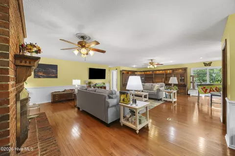 Living - 111 Maple St, Teachey, NC 28464 photo 3 of 3