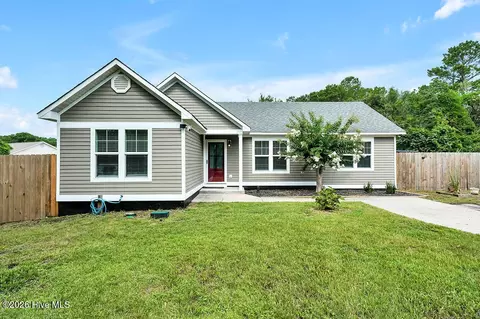 1139 E Leonard St, Southport, NC 28461