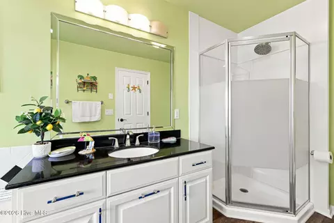 Bath - 3903 Ocean Dr #EAST, Emerald Isle, NC 28594 photo 4 of 8