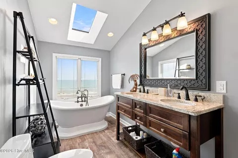 Bath - 3903 Ocean Dr #EAST, Emerald Isle, NC 28594 photo 7 of 8