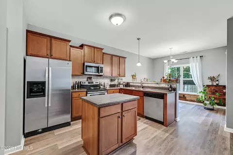 Kitchen - 413 Peppermint Dr, Hubert, NC 28539 photo 2 of 2