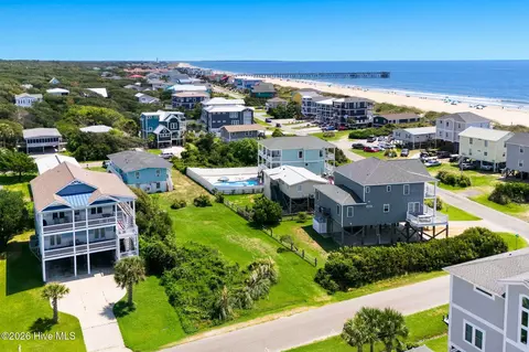210 SE 76th St, Oak Island, NC 28465