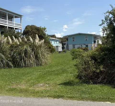 210 SE 76th St, Oak Island, NC 28465
