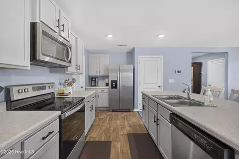 Kitchen - 10 Evian Ct, Hampstead, NC 28443 photo 3 of 4