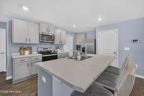 Kitchen - 10 Evian Ct, Hampstead, NC 28443 photo 2 of 4