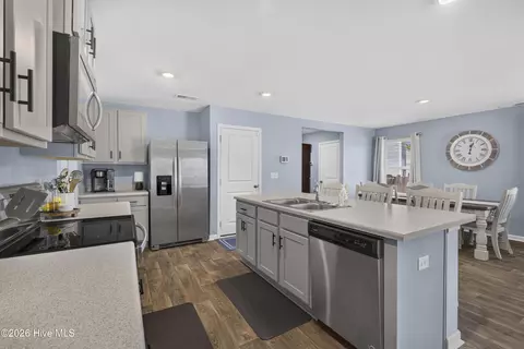 Kitchen - 10 Evian Ct, Hampstead, NC 28443 photo 4 of 4