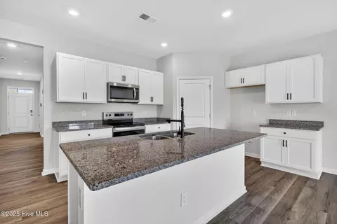 Kitchen - 2039 Willowleaf Dr, Leland, NC 28451 photo 4 of 4