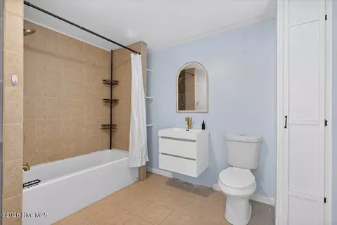 Bath - 1941 Roys Ln, Augusta, GA 30906 photo 1 of 3