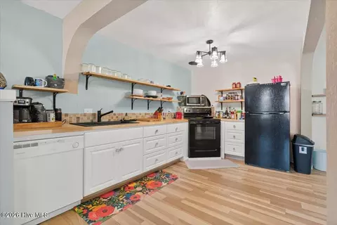 Kitchen - 1941 Roys Ln, Augusta, GA 30906 photo 2 of 3