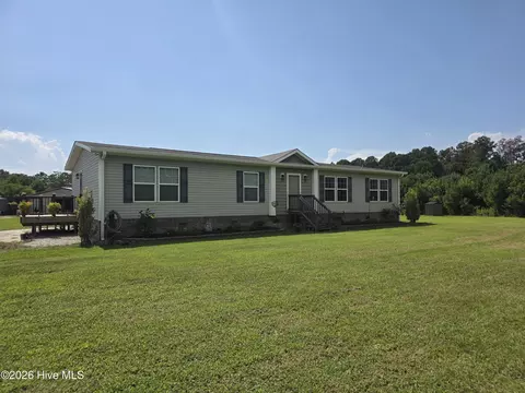873 Pameter Rd, Hallsboro, NC 28442