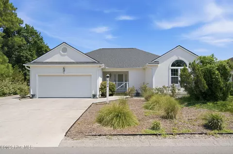 734 Settlers Ln, Kure Beach, NC 28449