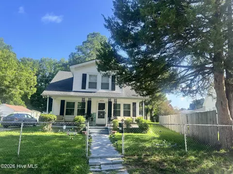4340 W Perry St, Farmville, NC 27828