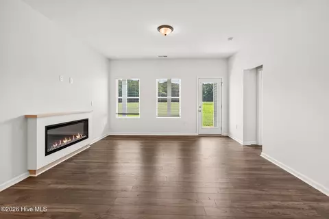 Living - 104 Rubyfield Ct, Fremont, NC 27830 photo 2 of 3
