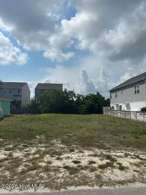 817 Kenneth Ave, Carolina Beach, NC 28428