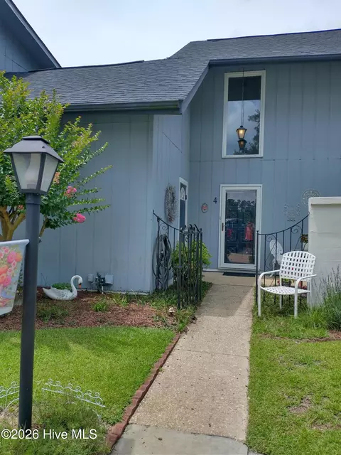 4 Foxhill Cir, Foxfire Village, NC 27281